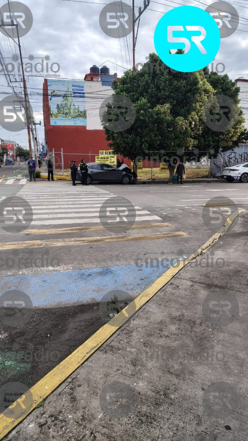 Accidente vial en Puebla: Conducta prudente ante incidentes en 25 Oriente y 4 Sur