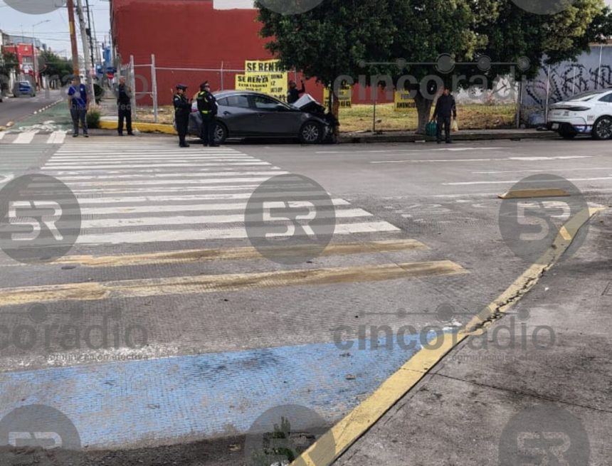 Accidente vial en Puebla: Conducta prudente ante incidentes en 25 Oriente y 4 Sur