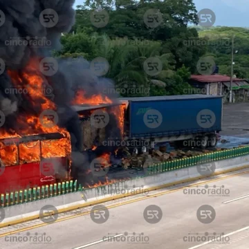 Se incendia autobús de ADO en la autopista Córdoba–Veracruz; autoridades responden con prontitud