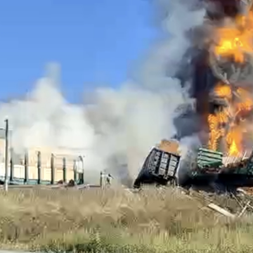 Screenshot-2025-09-26-at-1.07.01-p.m Descarrilamiento de tren de carga provoca incendio en Smolensk, Rusia