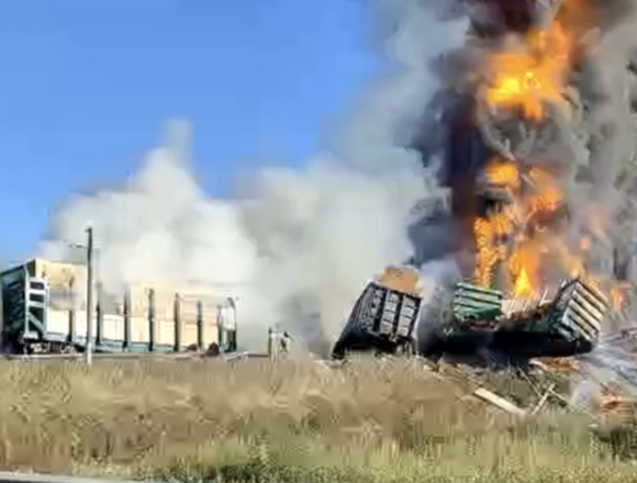 Screenshot-2025-09-26-at-1.07.01-p.m Descarrilamiento de tren de carga provoca incendio en Smolensk, Rusia