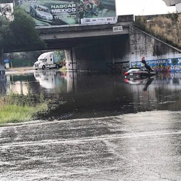 Fuerte lluvia provoca graves inundaciones en Puebla este martes