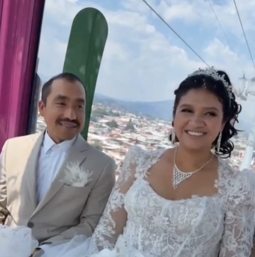 Boda en las alturas: pareja se casa en el teleférico de Uruapan