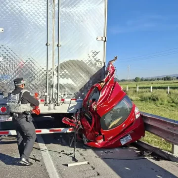 dos-muertos-choque-trailer-auto-mexico-puebla Proponen sancionar a quienes filmen accidentes y no auxilien en Puebla