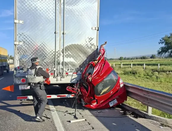 dos-muertos-choque-trailer-auto-mexico-puebla Proponen sancionar a quienes filmen accidentes y no auxilien en Puebla