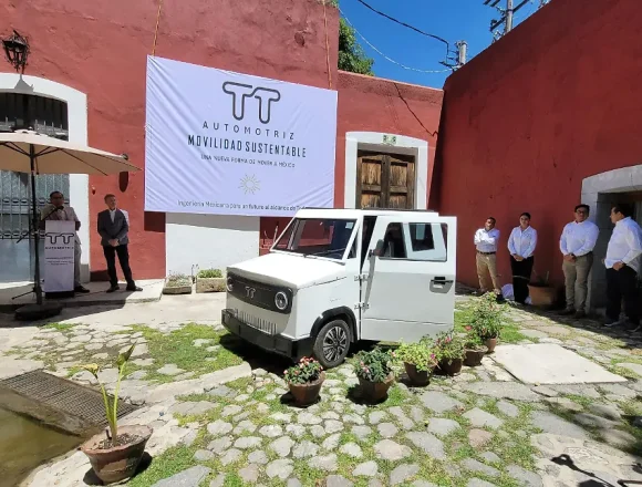 Vehículo eléctrico tlaxcalteca TT1, presentado como alternativa de movilidad urbana sustentable