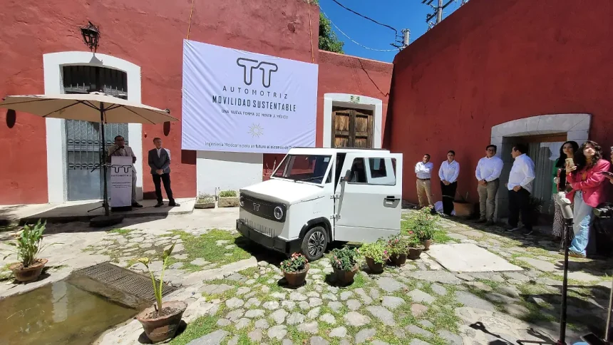 Vehículo eléctrico tlaxcalteca TT1, presentado como alternativa de movilidad urbana sustentable