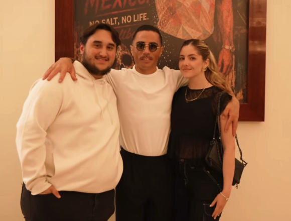 Jesús Ernesto López Muller asiste a inauguraciones privadas del restaurante Nusr Et en Ciudad de México