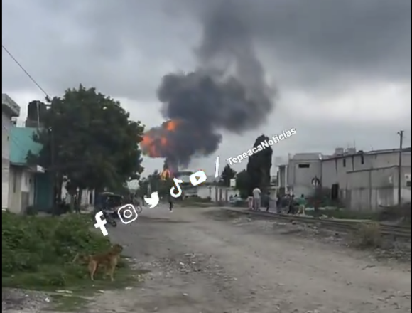Explosión de pipa moviliza a cuerpos de emergencia en Tepeaca