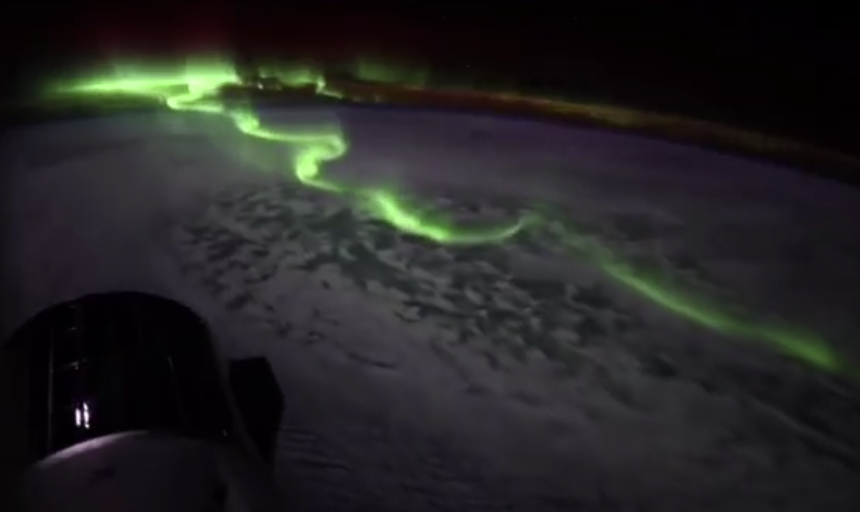 Aurora austral captada desde nave Dragon de SpaceX