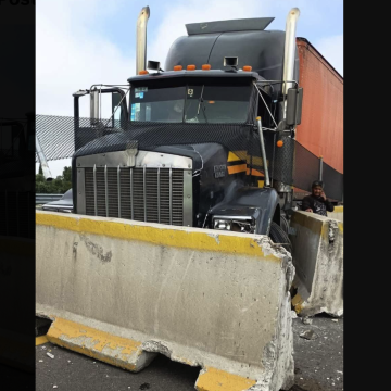 Accidente de tráiler bloquea la autopista México-Puebla hacia Puebla