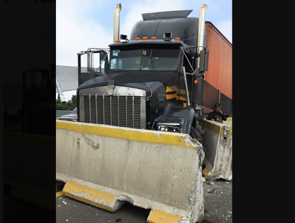 Accidente de tráiler bloquea la autopista México-Puebla hacia Puebla