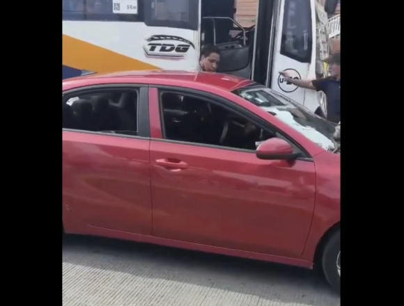 Nueva agresión entre chofer de transporte público y automovilista en Puebla pone en evidencia la necesidad de soluciones viales