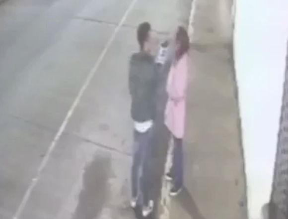 Agresión por celos en San Felipe Hueyotlipan queda registrada en video