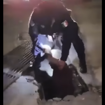 Hombre atrapado más de ocho horas en alcantarilla es rescatado en Apodaca, Nuevo León