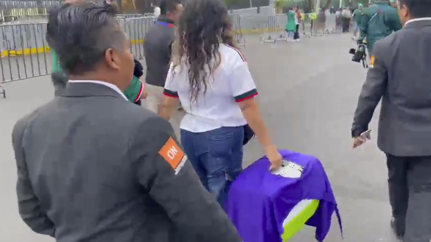 Familia del Pato Merlín asistirá al México vs. Chequia con Televisa, no con Salinas Pliego