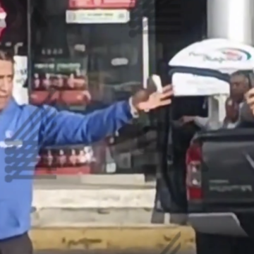 Cliente intenta pagar con billete falso y desata discusión en gasolinera de Puebla