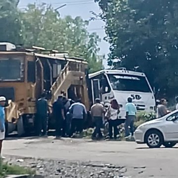 HJwt8raXQAA4i2g Accidente entre Ruta 50 y tren en la colonia Rivera Anaya deja más de 20 heridos