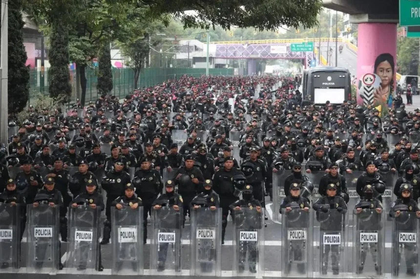 Mundial26cntazteca CNTE detiene su marcha; policías impiden su avance hacia el Estadio Ciudad de México