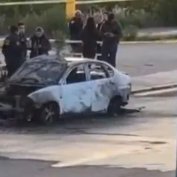 Dos cuerpos son hallados en auto calcinado sobre el Periférico Ecológico de Puebla