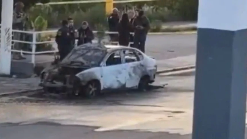 Dos cuerpos son hallados en auto calcinado sobre el Periférico Ecológico de Puebla