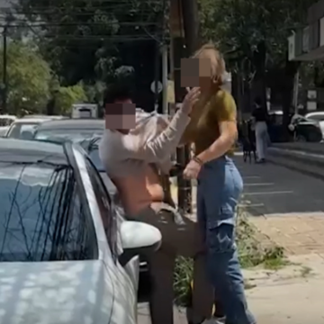 Mujer agrede a su pareja en la vía pública de Guadalajara; ambos son detenidos