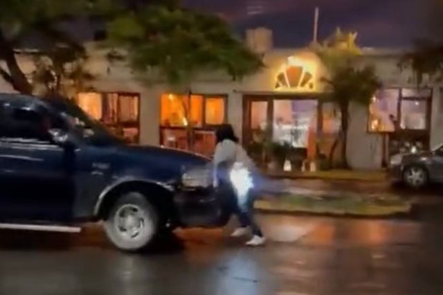 e-consulta_35_3 Conductor de camioneta atropella a mujer al huir de accidente en Tehuacán