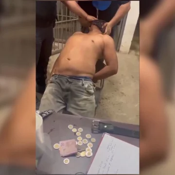 Exhiben tortura de policías de Coquimatlán, Colima, contra presunto detenido