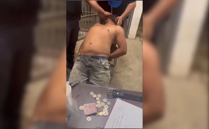 Exhiben tortura de policías de Coquimatlán, Colima, contra presunto detenido