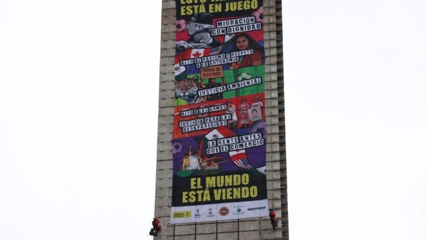 f960x540-870472_944547_5050 Protesta de Amnistía Internacional y Greenpeace en la Estela de Luz en la Ciudad de México