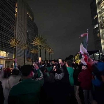 Aficionados mexicanos realizan serenata para incomodar a Ecuador antes del partido en Ciudad de México