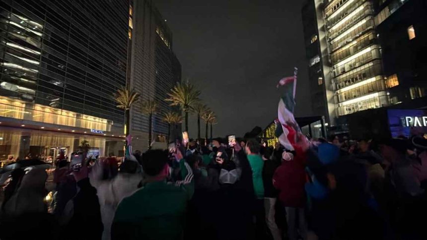 i-1 Aficionados mexicanos realizan serenata para incomodar a Ecuador antes del partido en Ciudad de México
