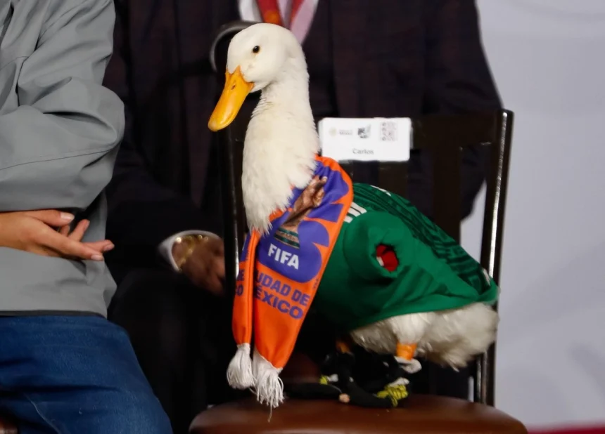 La familia Gómez es titular de la marca del pato Merlín, símbolo del Mundial 2026