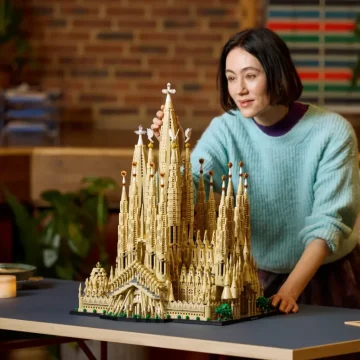 lego-sagrada-familia Lego presenta su set más grande: la Sagrada Familia en miniatura con 12,060 piezas