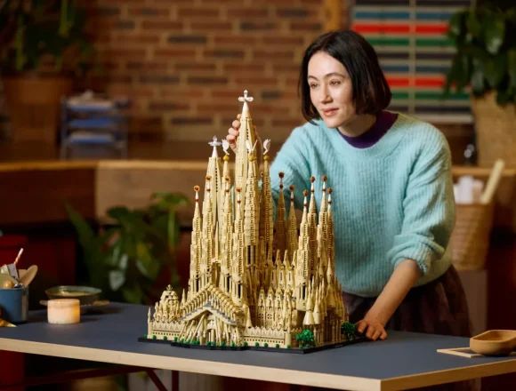 Lego presenta su set más grande: la Sagrada Familia en miniatura con 12,060 piezas