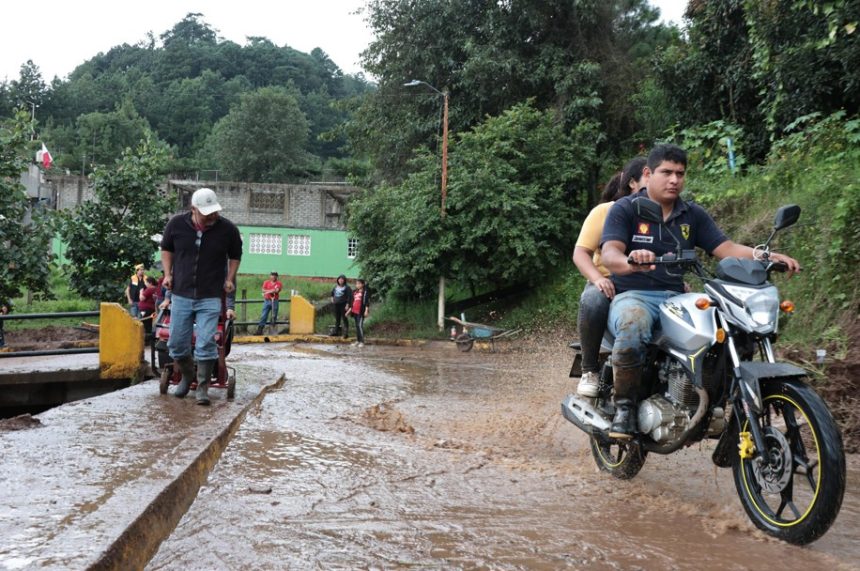 SEP suspende clases presenciales en 62 municipios de Puebla por lluvias los días 8 y 9 de junio