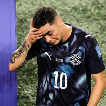 principal_tiempo3-52 Primer jugador expulsado en el Mundial 2026 por taparse la boca durante una confrontación