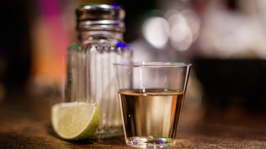 Seis personas mueren en Guanajuato por consumo de tequila adulterado
