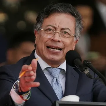 tlmd-petro-e1762918129579 Congreso colombiano ordena suspensión provisional del presidente Gustavo Petro