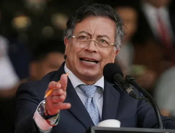 tlmd-petro-e1762918129579 Congreso colombiano ordena suspensión provisional del presidente Gustavo Petro