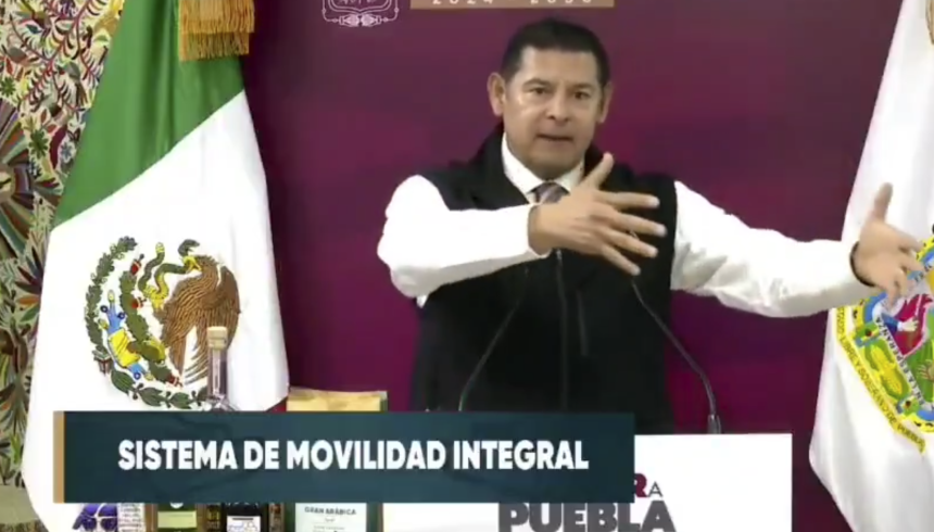 Armenta defiende el Cablebús ante críticas de exfuncionarios de Morena