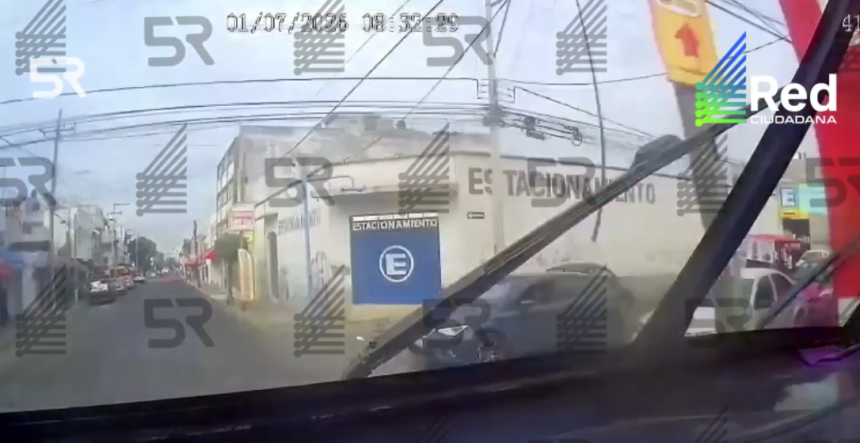 Doble imprudencia provoca accidente en cruce de la 3 Sur y 29 Poniente en Puebla