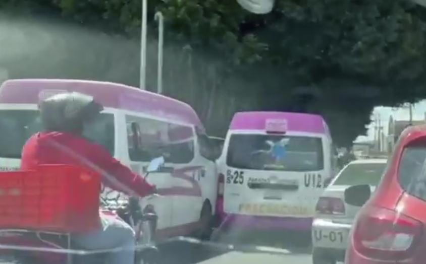 Captura-de-pantalla-2026-07-16-a-las-11.40.09-a.m Choque entre dos unidades de la misma ruta evidencia problemas en el transporte público de Puebla