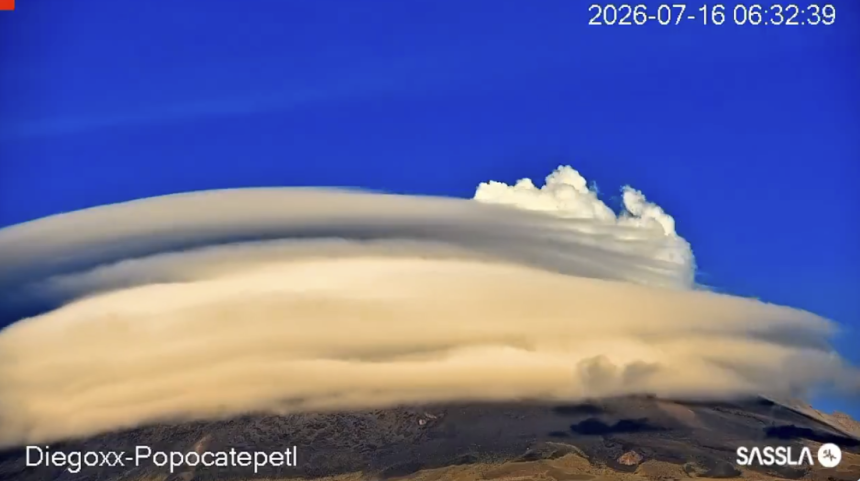 Captura-de-pantalla-2026-07-16-a-las-2.13.25-p.m El Popocatépetl amanece coronado por nubes lenticulares; mantiene actividad en Amarillo Fase 2