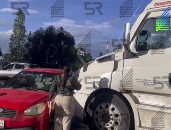 Captura-de-pantalla-2026-07-17-a-las-10.22.59-a.m Choque entre tráiler y automóvil provoca congestionamiento en la México-Puebla a la altura de La María