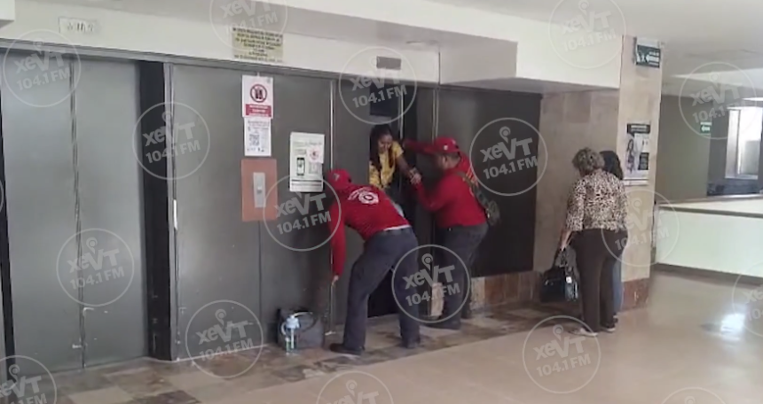Captura-de-pantalla-2026-07-17-a-las-2.14.43-p.m Bomberos rescatan a tres mujeres atrapadas en elevador del Hospital General de Zona 46 en Villahermosa