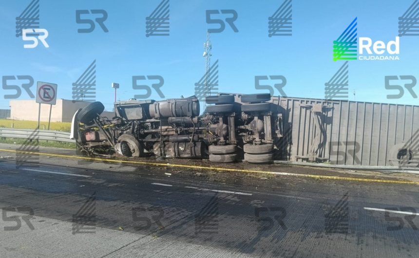 Muere operador de tráiler tras volcadura en el Arco Norte