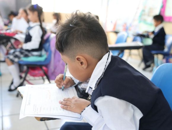 alumnos-en-salon-de-clases SEP anuncia cambios en el calendario escolar para el ciclo 2026-2027