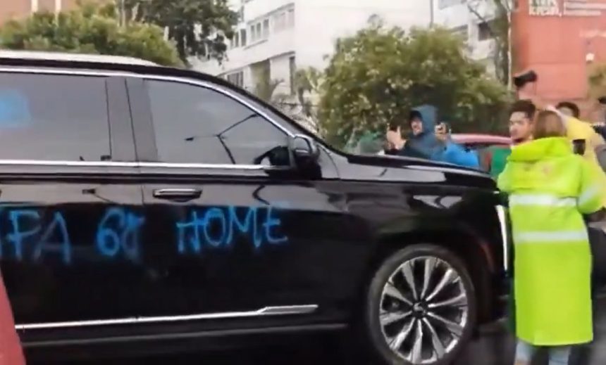 Diputado Cuauhtémoc Blanco es increpado y vandalizan su camioneta durante protesta en Ciudad de México