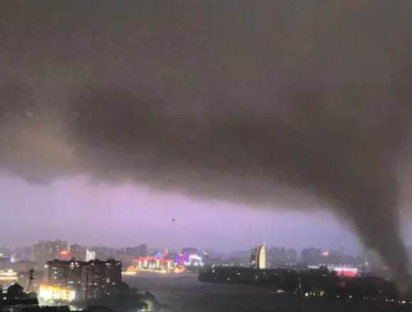 Brutal tornado causa 11 muertos y graves daños en la provincia de Hubei, China